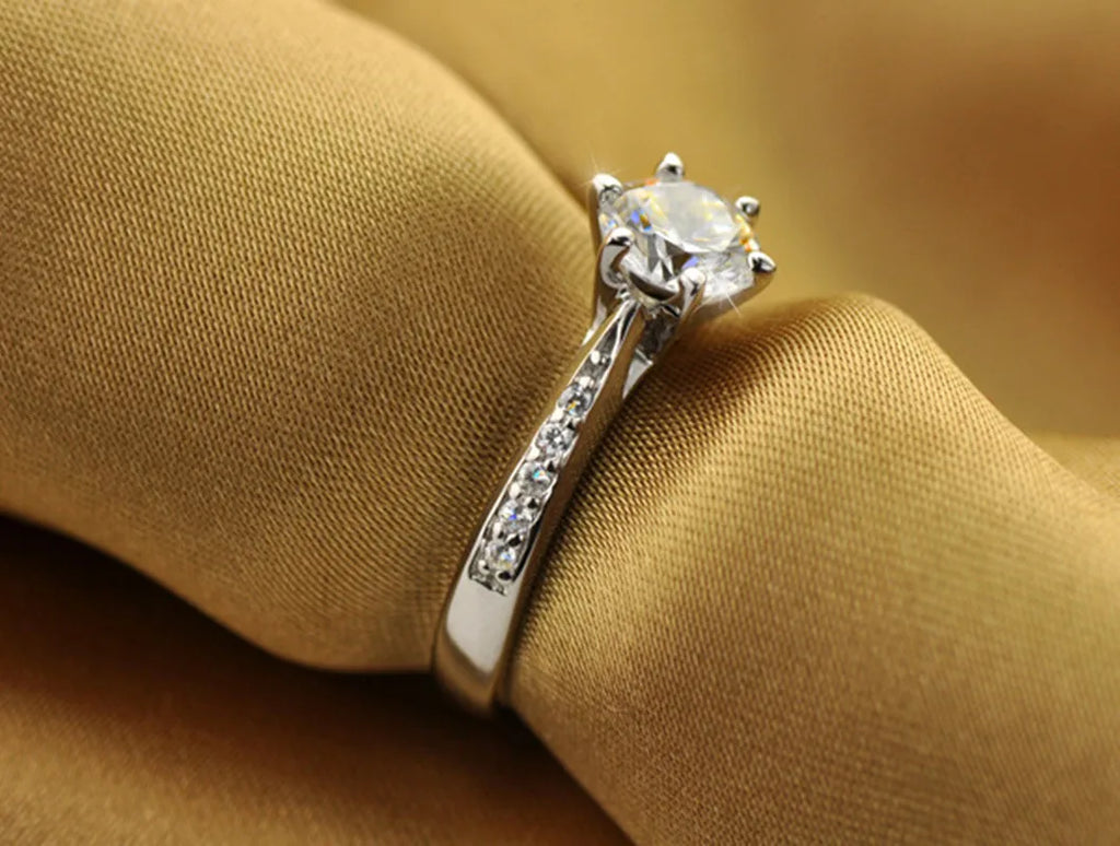 LuxeSolitaire Ring