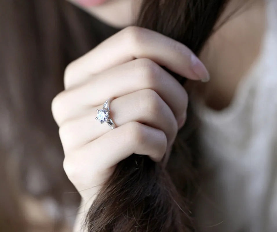 LuxeSolitaire Ring