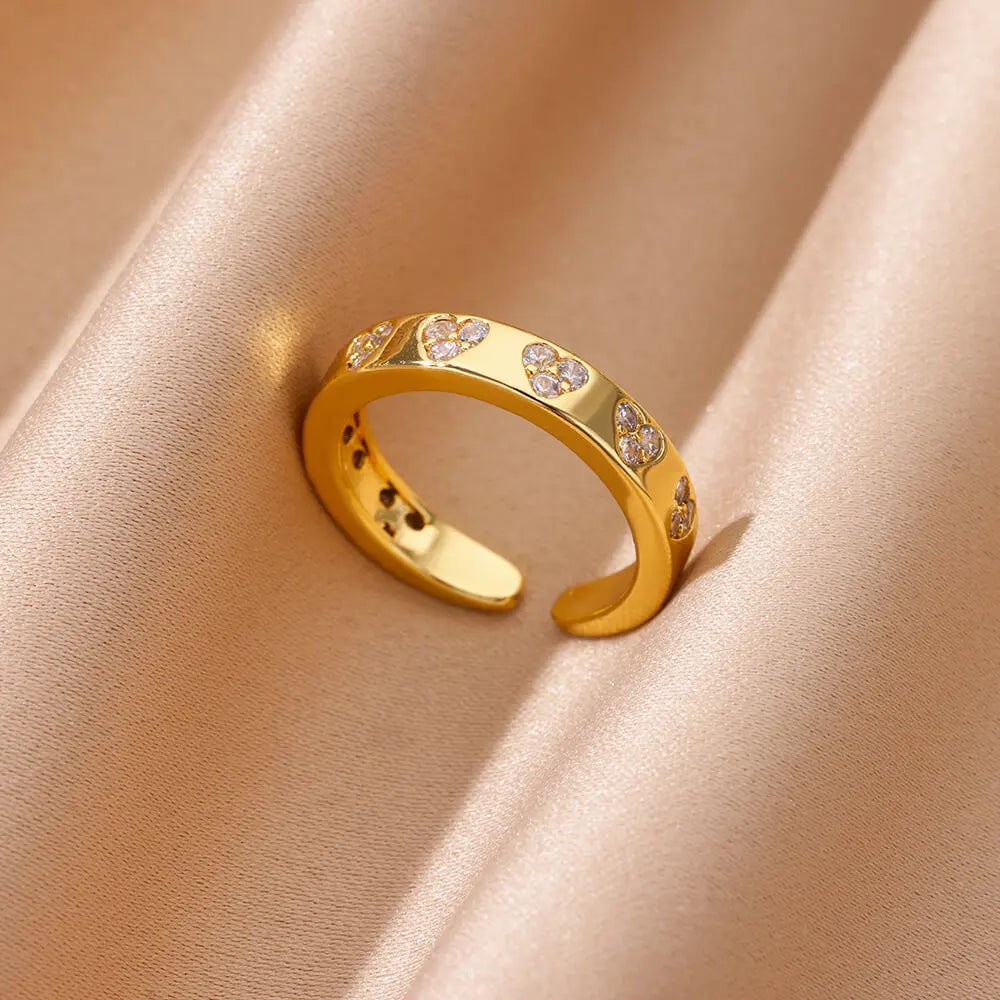 Elegant geometric heart ring with sparkling zircon accents and a luxurious gold-color finish. Made from durable stainless steel, perfect for weddings, everyday wear, or a stylish couple gift.