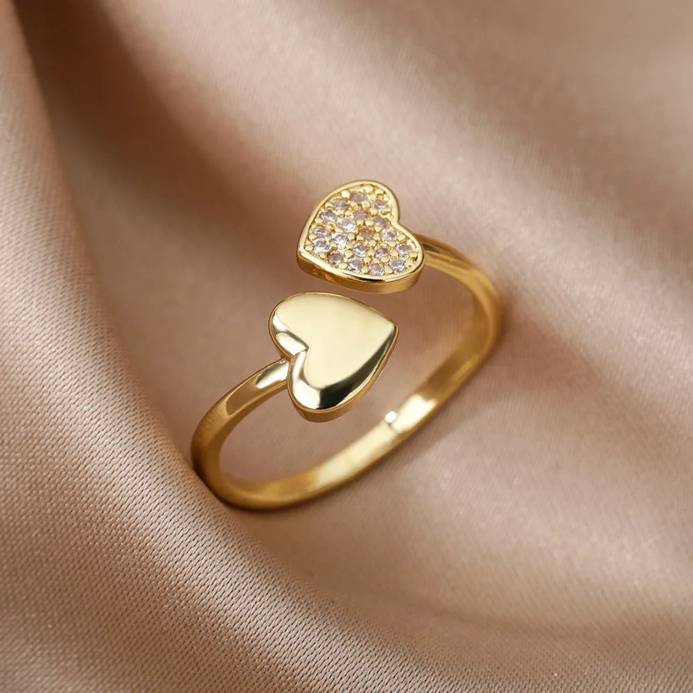Elegant geometric heart ring with sparkling zircon accents and a luxurious gold-color finish. Made from durable stainless steel, perfect for weddings, everyday wear, or a stylish couple gift.