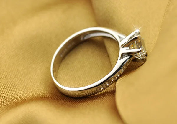 LuxeSolitaire Ring