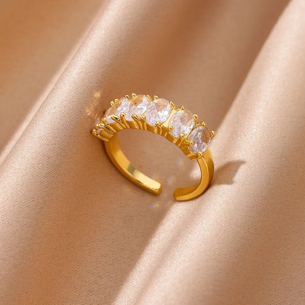 Elegant geometric heart ring with sparkling zircon accents and a luxurious gold-color finish. Made from durable stainless steel, perfect for weddings, everyday wear, or a stylish couple gift.